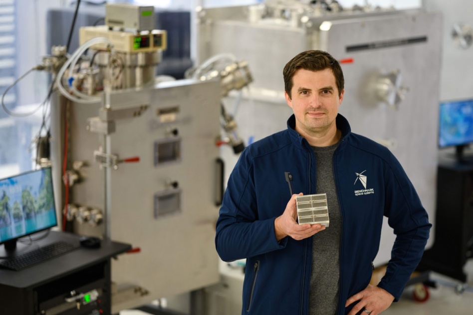 Kent Frankovich, Benchmark's VP of Electric Propulsion, holds the Xantus EP system. Image: Benchmark.