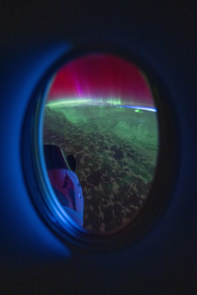 Aurora through Dragon's porthole. Image: Matthew Dominick