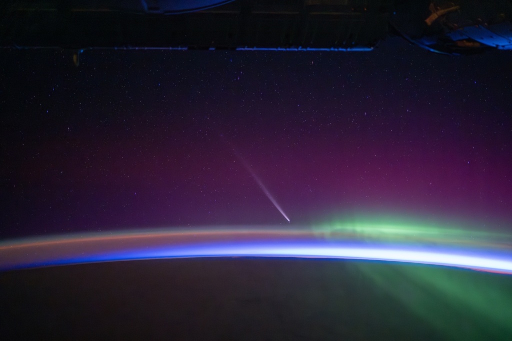 Comet, sunrise, and aurora. Image: Matthew Dominick