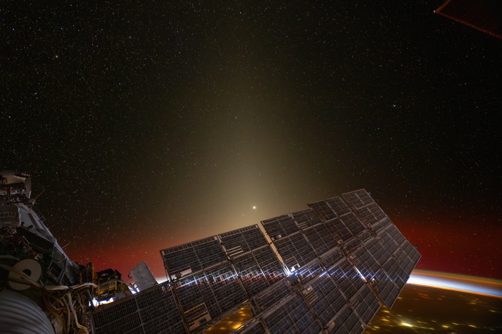 A sliver of sunshine poking through the solar rays. Image: Matthew Dominick