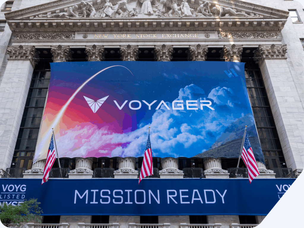**目的を持った成長：Voyager Technologiesの戦略的IPOの内幕** あるいは、 **目的ある成長：Voyager Technologiesの戦略的IPOの舞台裏** あるいは、 **Voyager Technologies、戦略的IPOで成長を加速：その目的とは** --- **補足：** * 「Scaling」は、ビジネスの規模を拡大することを指します。 * 「With Purpose」は、目的意識を持って、戦略的に、という意味合いです。 * 「Inside」は、内部事情や舞台裏に迫るニュアンスがあります。 * 「Strategic IPO」は、戦略的な新規株式公開（Initial Public Offering）を指します。 どれが一番自然で読みやすいかは、記事の内容や文脈によって変わってきます。