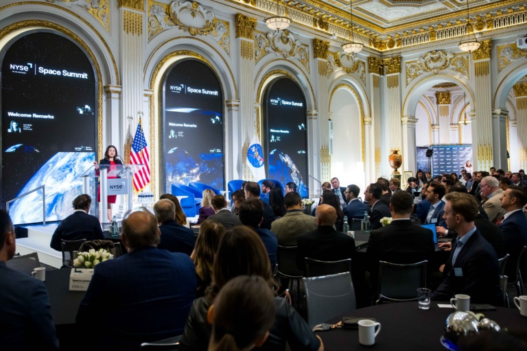 Golden Dome Will Use COTS Parts, Space Execs Say