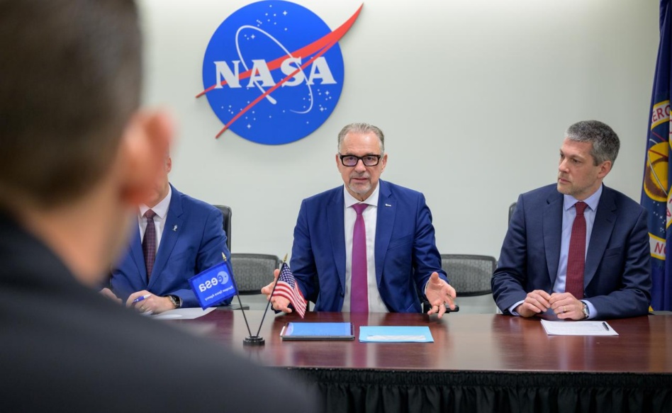ESA Director General Josef Aschbacher meets with NASA Administrator Jared Isaacman. Image: NASA/Bill Ingalls